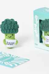 Les amis grigris Brocoli - Coffret avec 1 amigurimi et 1 livre de conseils bien-être cover image