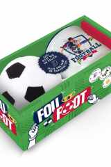 Fou de foot - Coffret avec un mug en céramique, un livret et une paire de chaussettes cover image