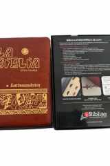 La Biblia Latinoamérica de Letra Grande - Edición de Lujo Ahora con Cierre, Cruz Metálica, índice y Encuadernación Marrón en Cuero Sintético cover image